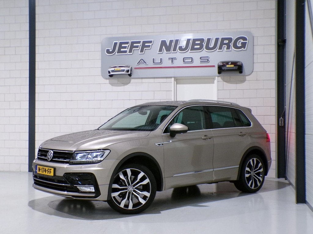 Volkswagen Tiguan 2.0 TSI DSG 220PK 4Motion Highline R-Line, Auto's, Gebruikt, Euro 6, 4 cilinders, Bedrijf