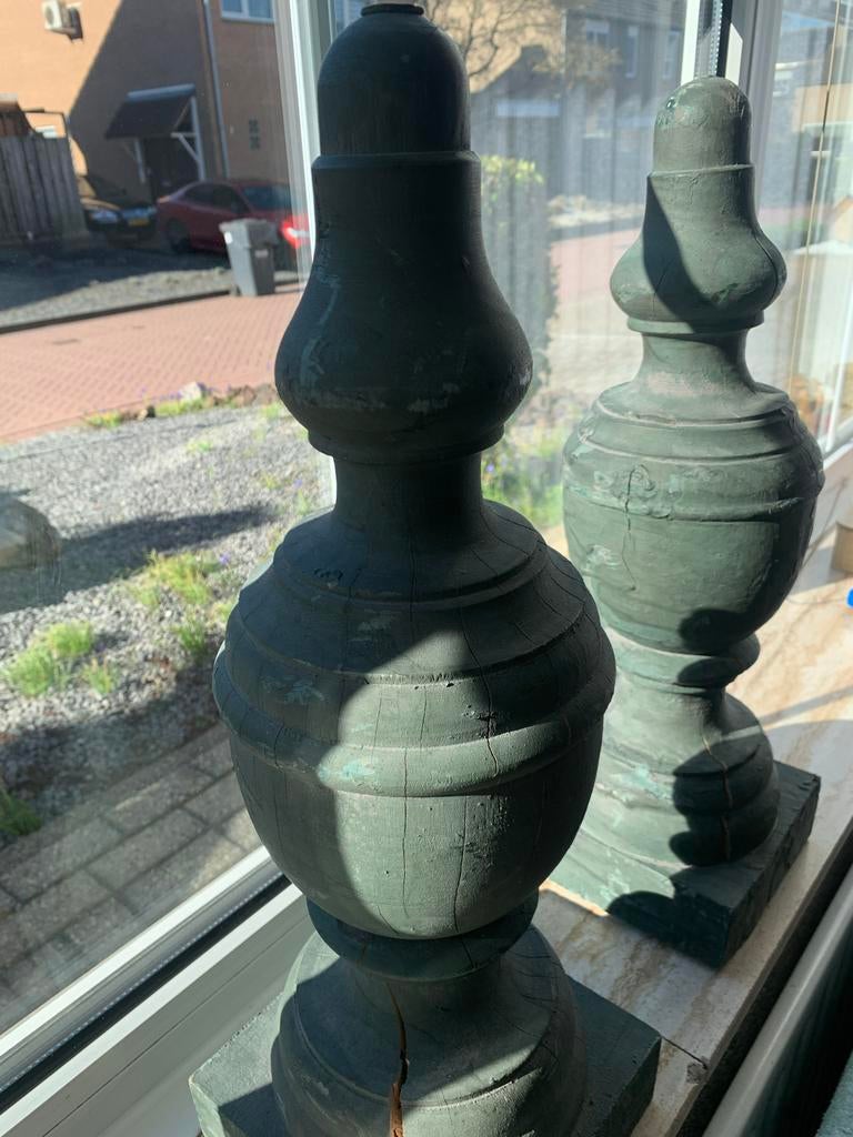 Twee houten ornamenten, donkergroen, Ophalen