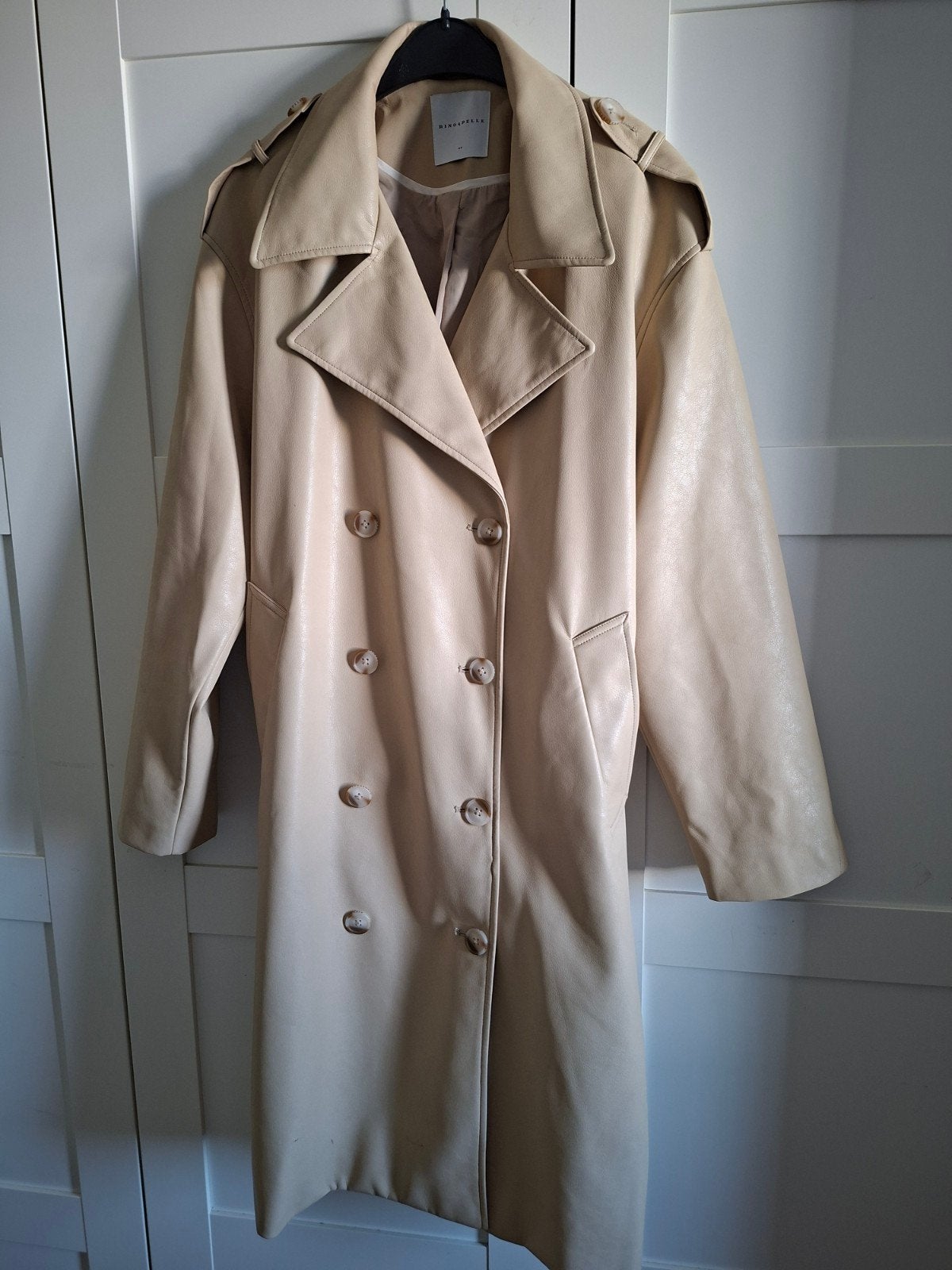 Rino & Pelle trenchcoat in beige imitatieleer, maat 44, Beige, Maat 46/48 (XL) of groter, Ophalen of Verzenden, Zo goed als nieuw