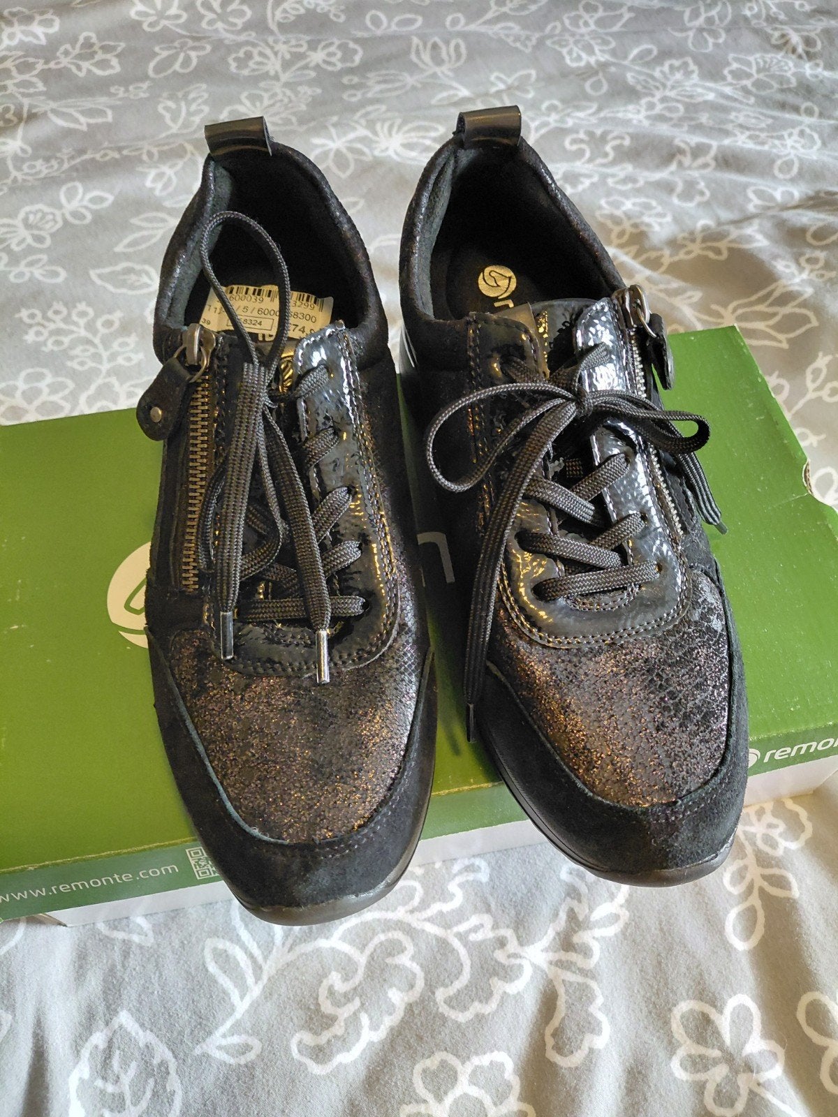 Remonte dames schoen, maat 39, zwart met goud accent, Ophalen of Verzenden, Zo goed als nieuw, Zwart, Sneakers of Gympen