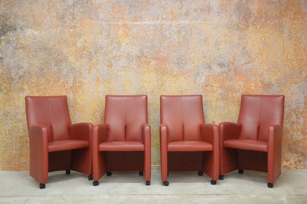 ZGAN 4 rode leren verrijdbare Leolux Lapita design stoelen, Leolux, Leolux, Ophalen of Verzenden, Zo goed als nieuw