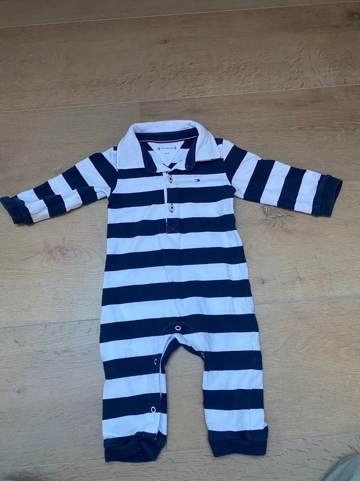 Tommy Hilfiger gestreepte romper 3-6m, Kinderen en Baby's, Babykleding | Maat 68, Ophalen of Verzenden, Gebruikt, Jongetje of Meisje