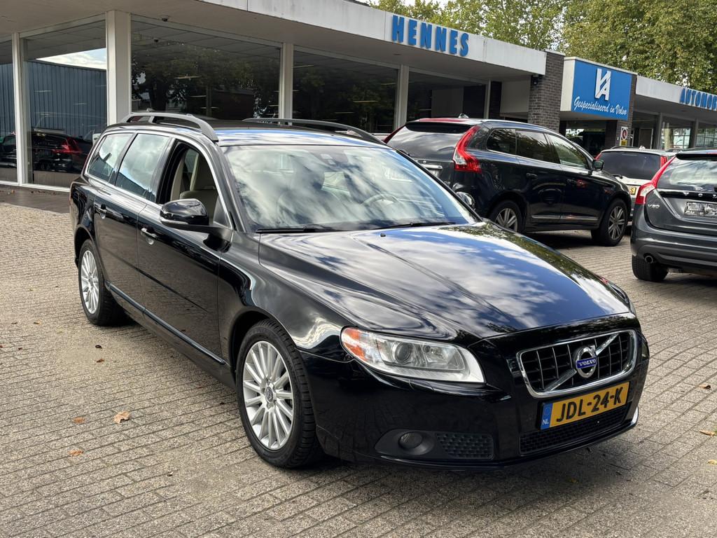 Volvo V70 2.5T 231pk Momentum Xenon Stoelverwarming voor & a, Euro 5, Beige, Leder en Stof, Bi-Xenon koplampen
