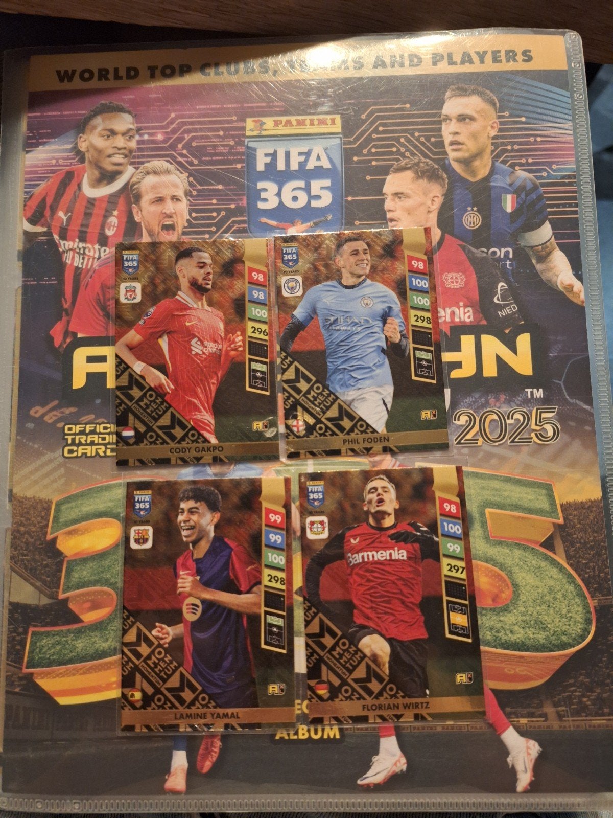 Adrenalyn FIFA 365 2025 compleet boek met veel extra's!, Ophalen of Verzenden, Zo goed als nieuw, Meerdere plaatjes
