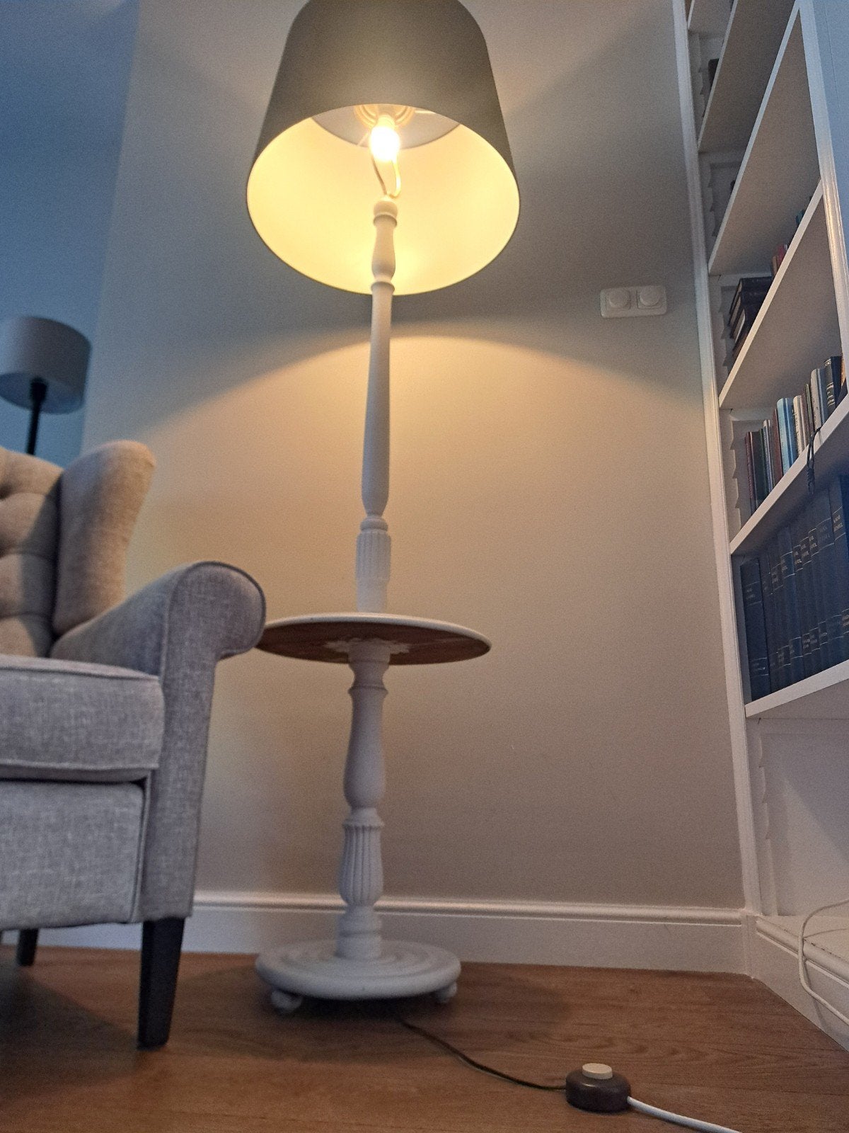 Staande lamp met tafeltje en kap, Gebruikt, Klassiek, Landelijk, 150 tot 200 cm, Textiel