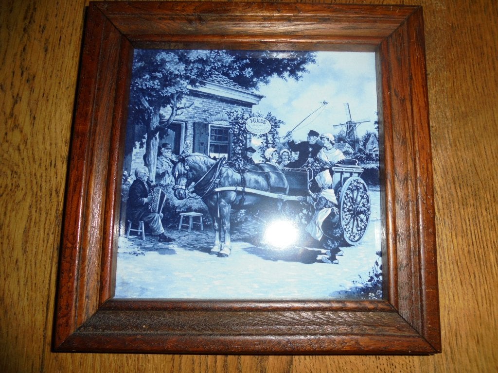 Delftsblauw tegeltje in houten lijstje / Boerenbruiloft, Ophalen of Verzenden