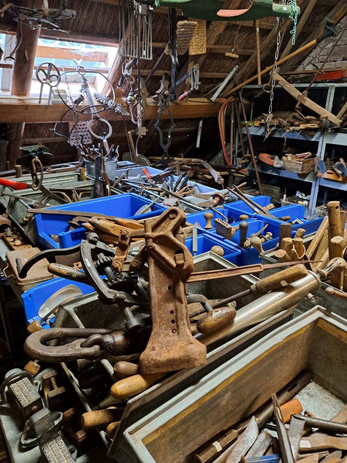 Antieke gereedschap      Dengelmaschine, Ophalen