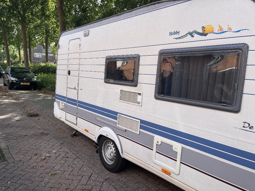 hobby 440 sf de luxe 1999, Caravans en Kamperen, Caravans, Vast bed, Hobby, Schokbreker, Treinzit