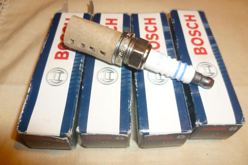 4 nieuwe Bosch bougies 7402 + 7 - FR 7 LDC, Ophalen, Nieuw, Skoda