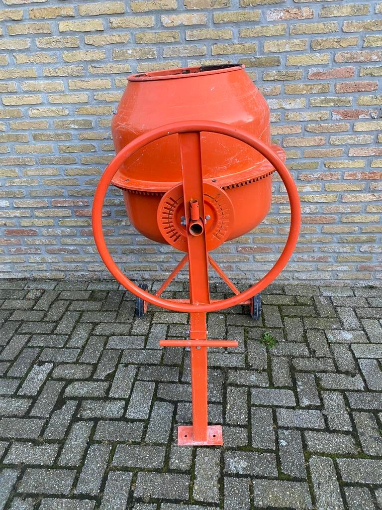 Betonmolens te huur., Doe-het-zelf en Verbouw, Ophalen, Zo goed als nieuw