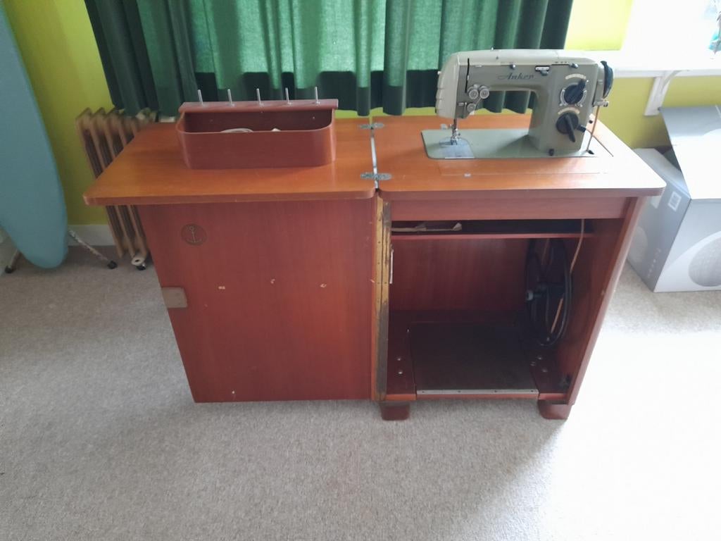 Oude Anker naaimachine in houten meubel, inklapbaar, Ophalen