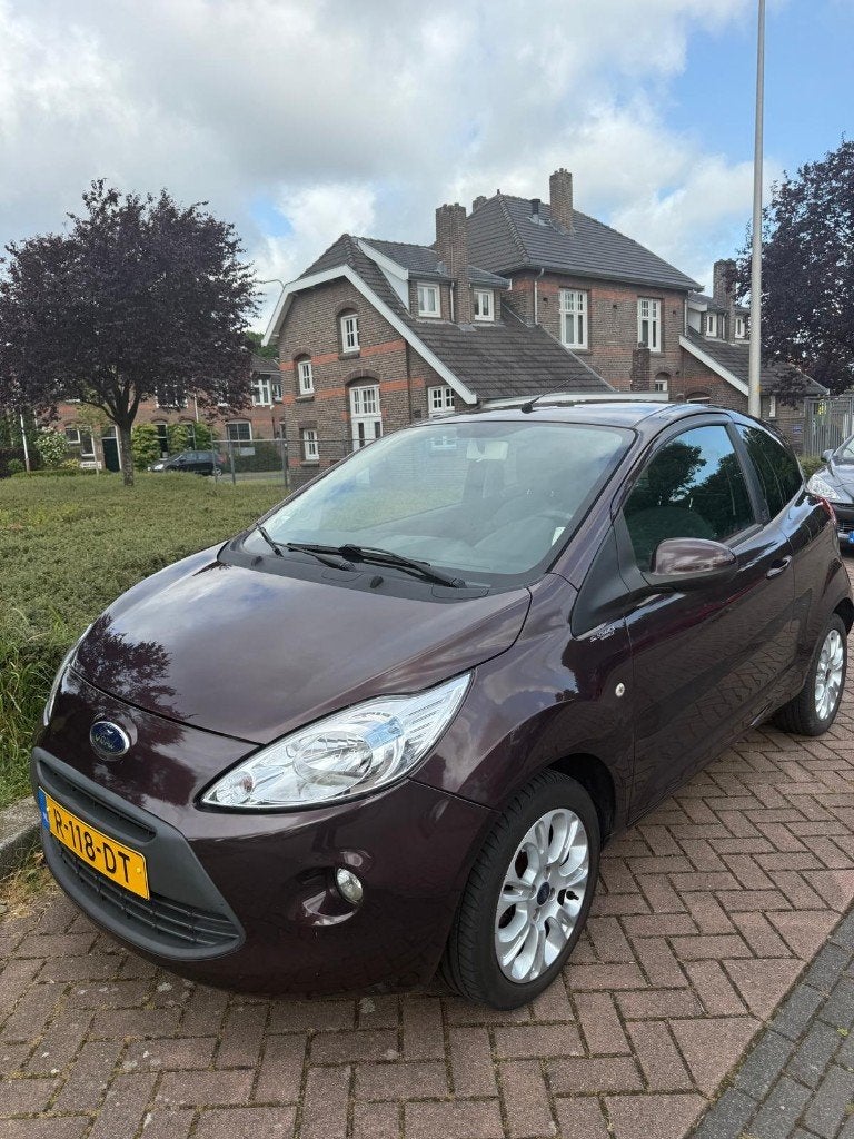 Ford Ka 1.2 51KW 2010 Bruin 133.500km Nieuw Distributieriem, Auto's, Voorwielaandrijving, Stof, 4 cilinders, 4 stoelen