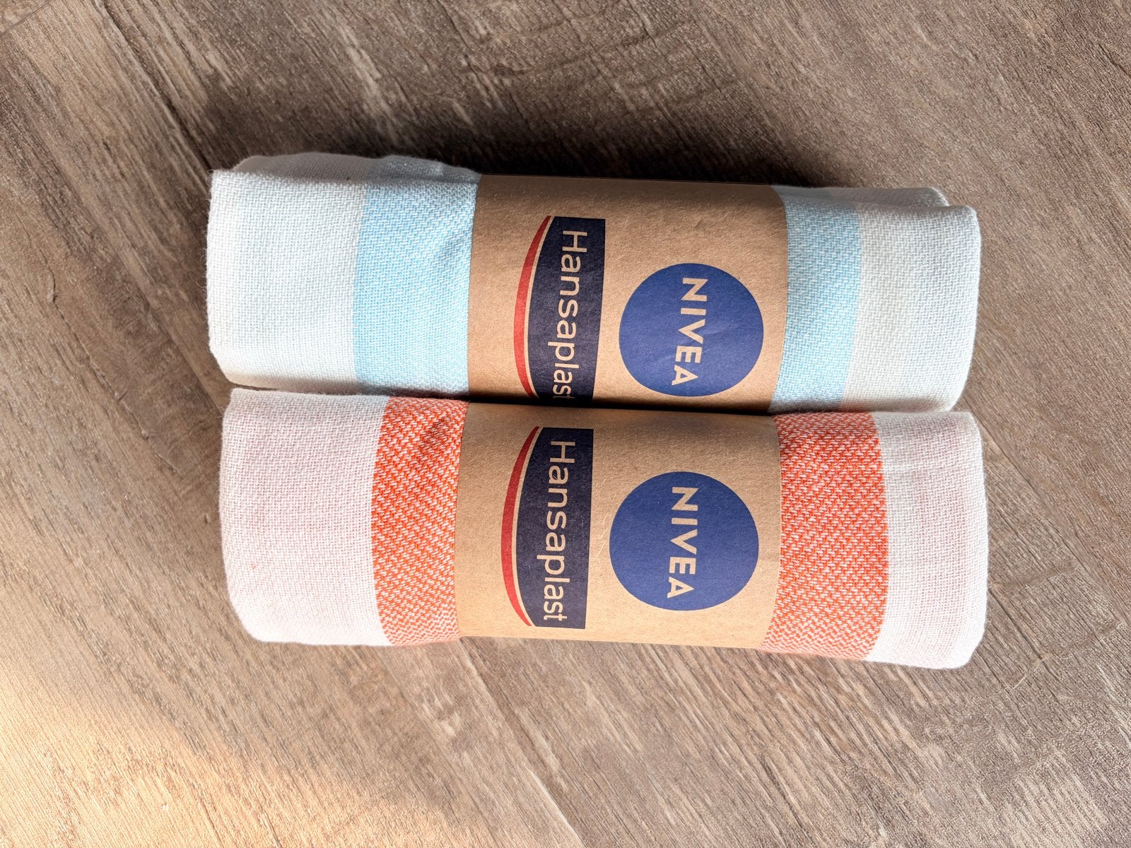 Nieuwe Nivea Hansaplast handdoeken (2 stuks), Ophalen, Meerkleurig, Overige merken, Handdoek
