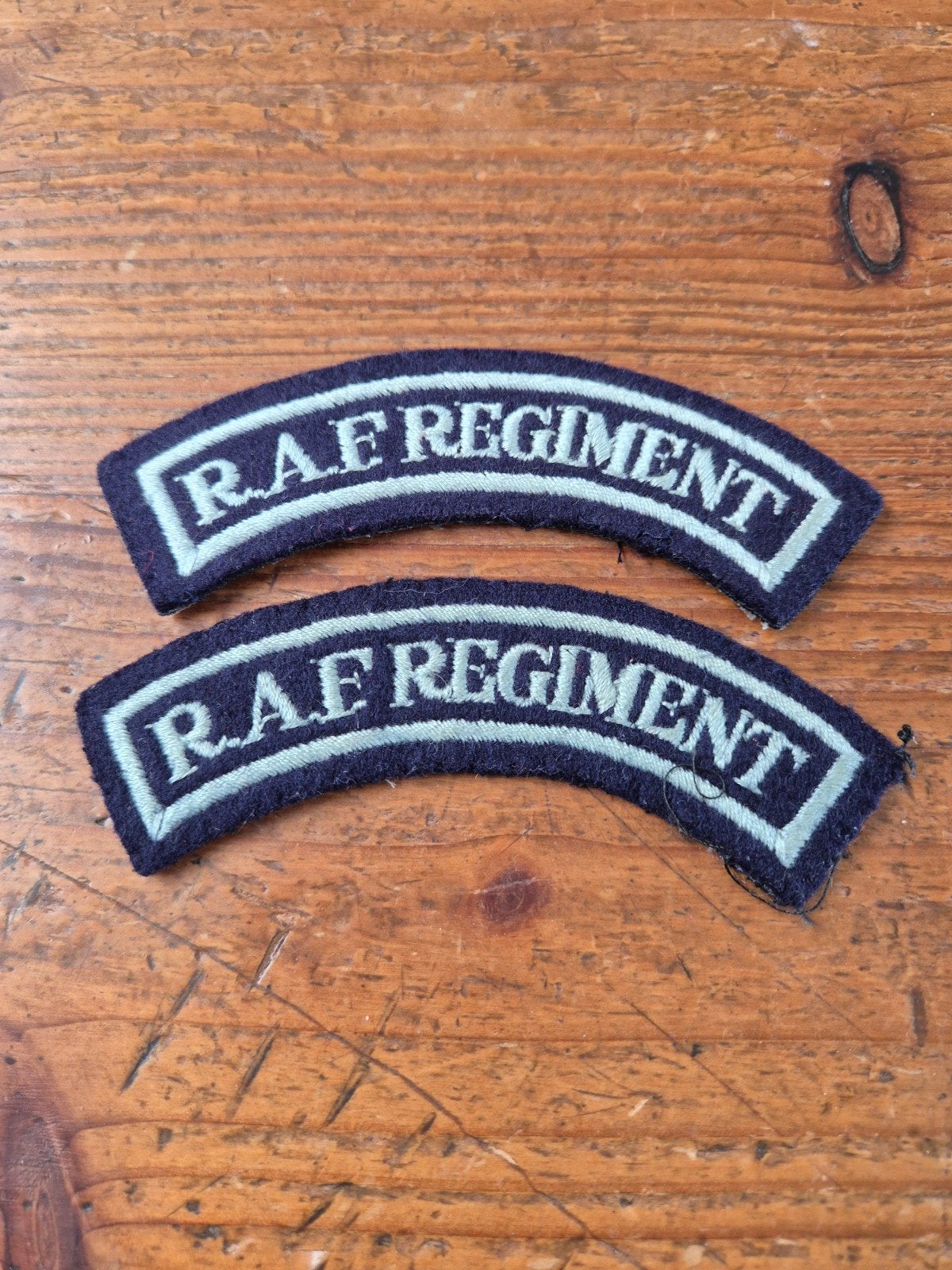 Britse Royal Air Force RAF shoulder titles, Verzamelen, Ophalen of Verzenden, Luchtmacht, Engeland, Embleem of Badge