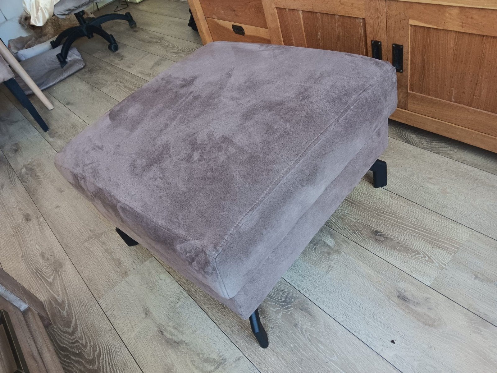 Hocker taupekleurig, Ophalen, 50 tot 75 cm, Zo goed als nieuw, Modern