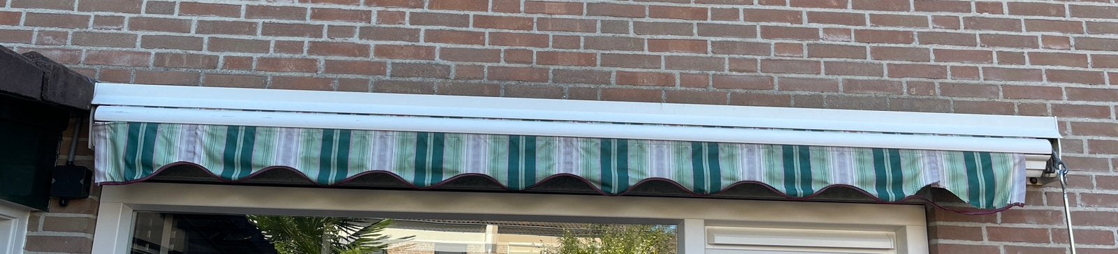 Knikarm zonnescherm (Breed: 3,15 mtr. / uitval 2,5 mtr., Ophalen, Gebruikt, 150 tot 300 cm, 250 cm tot 450 cm