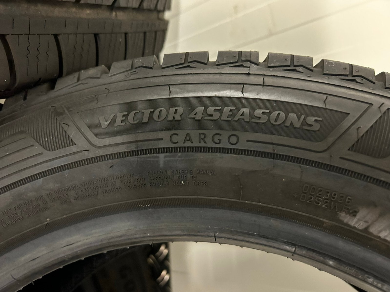 215 60 17 C Goodyear Vector 4seasons Bestelbus 4ST ZGAN 2024, Ophalen, Goodyear, 17 inch, All Season