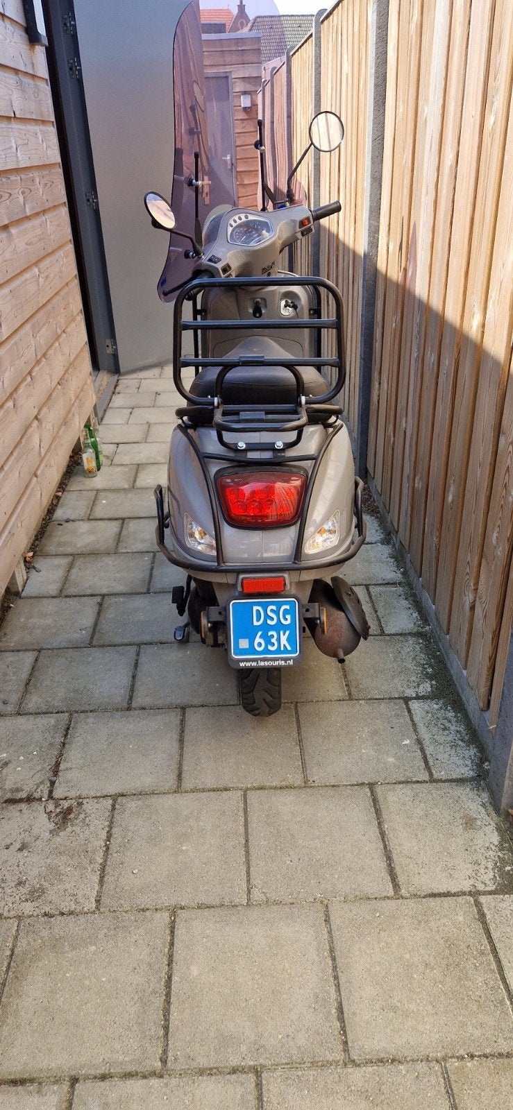 Sourini Scooter - Zo goed als nieuw, inclusief windscherm, Ophalen