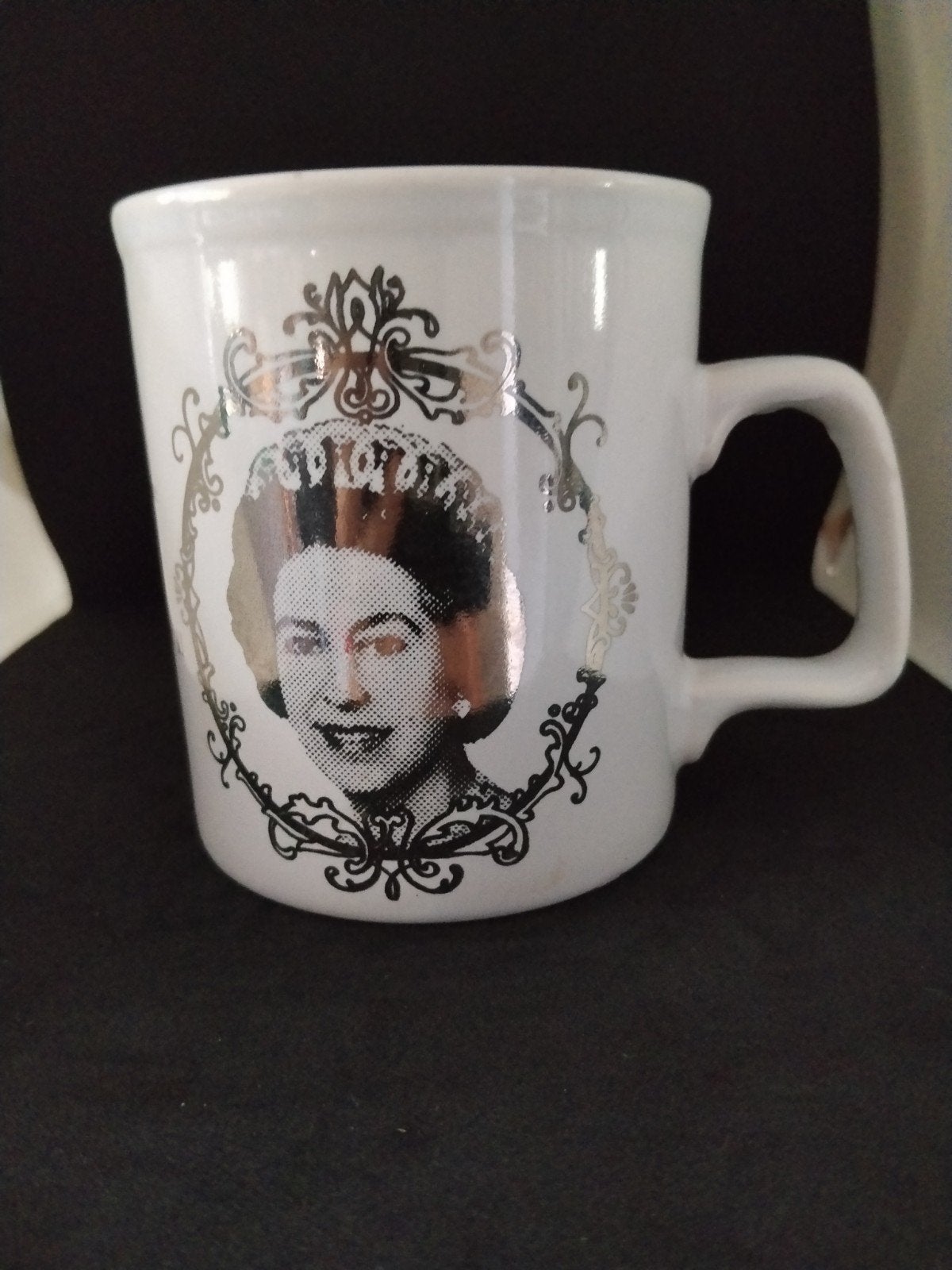 Vintage  Mok Zilveren Jubileum Koningin Elizabeth, Ophalen of Verzenden, Servies