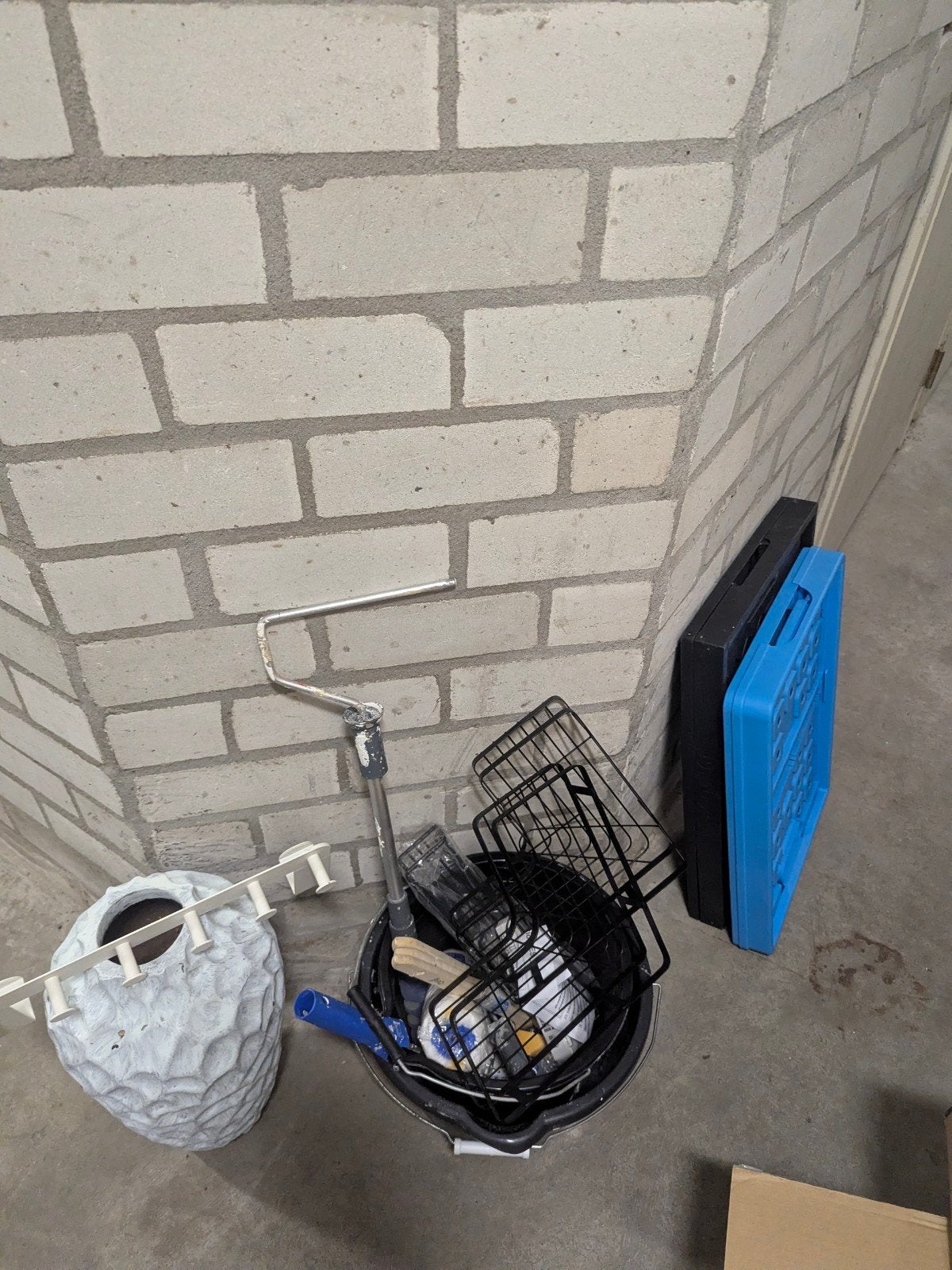 gratis spullen vaas rekjes twee kratten verfspullen, Ophalen of Verzenden