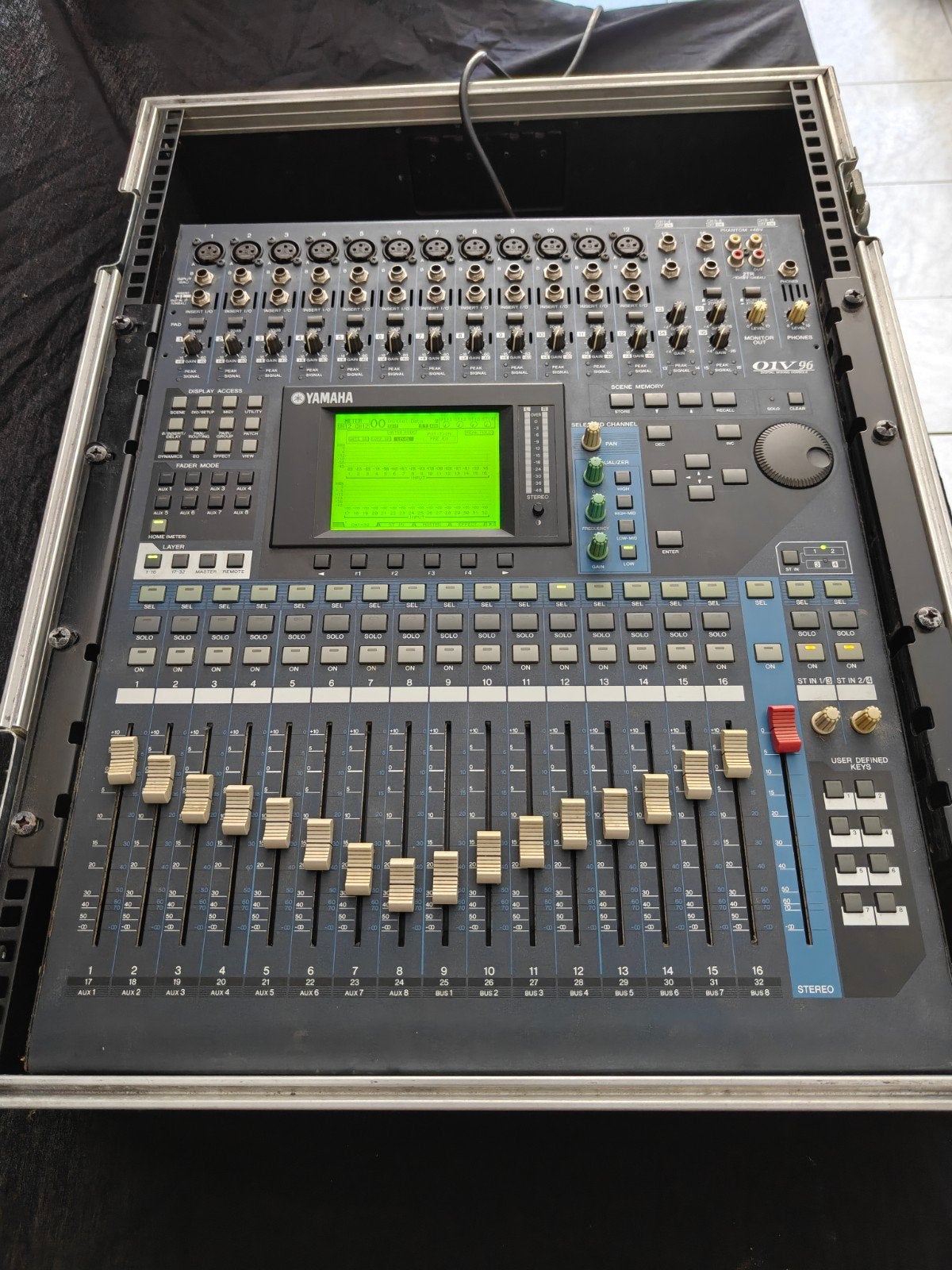 Yamaha 01V96 Digitale Mengtafel + Flightcase + MY16-mLAN, Muziek en Instrumenten, Mengpanelen, Ophalen, Gebruikt, 20 kanalen of meer