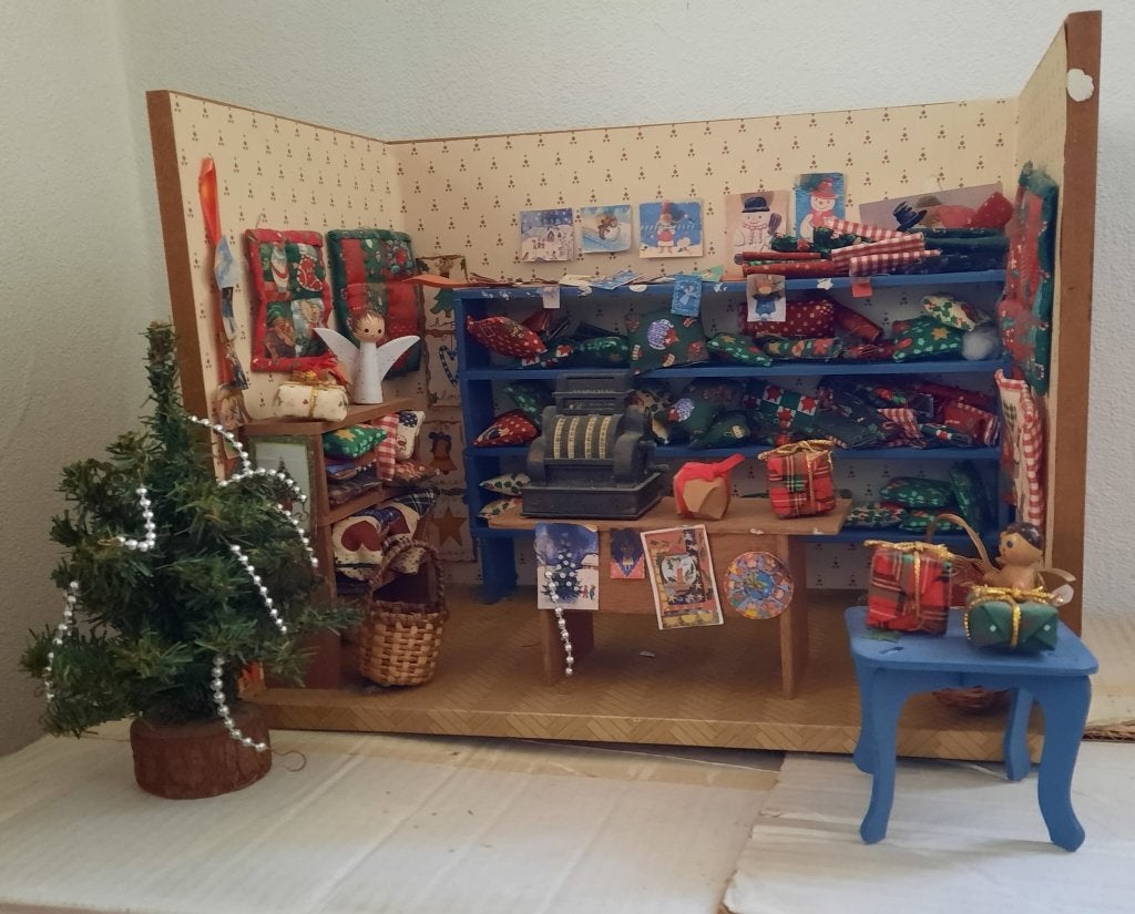 Poppenhuis kerst winkeltje, Ophalen, Poppenhuis