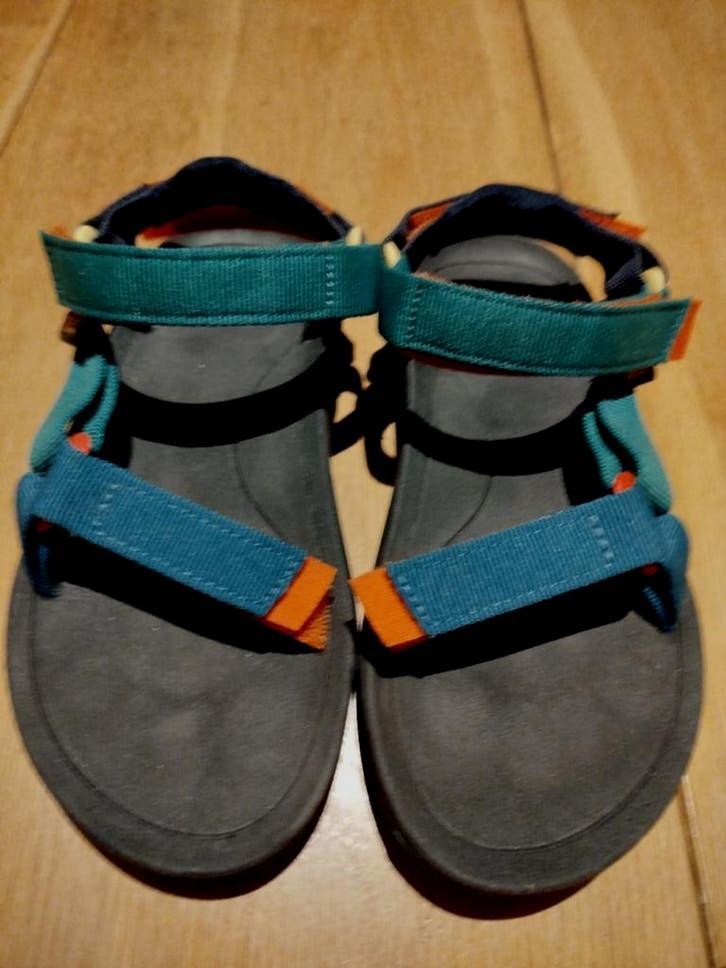 Mooie Zgan teva's voor meisj teva's maat 32 leuke uitvoering, Kleding | Dames, Schoenen, Ophalen of Verzenden, Zo goed als nieuw