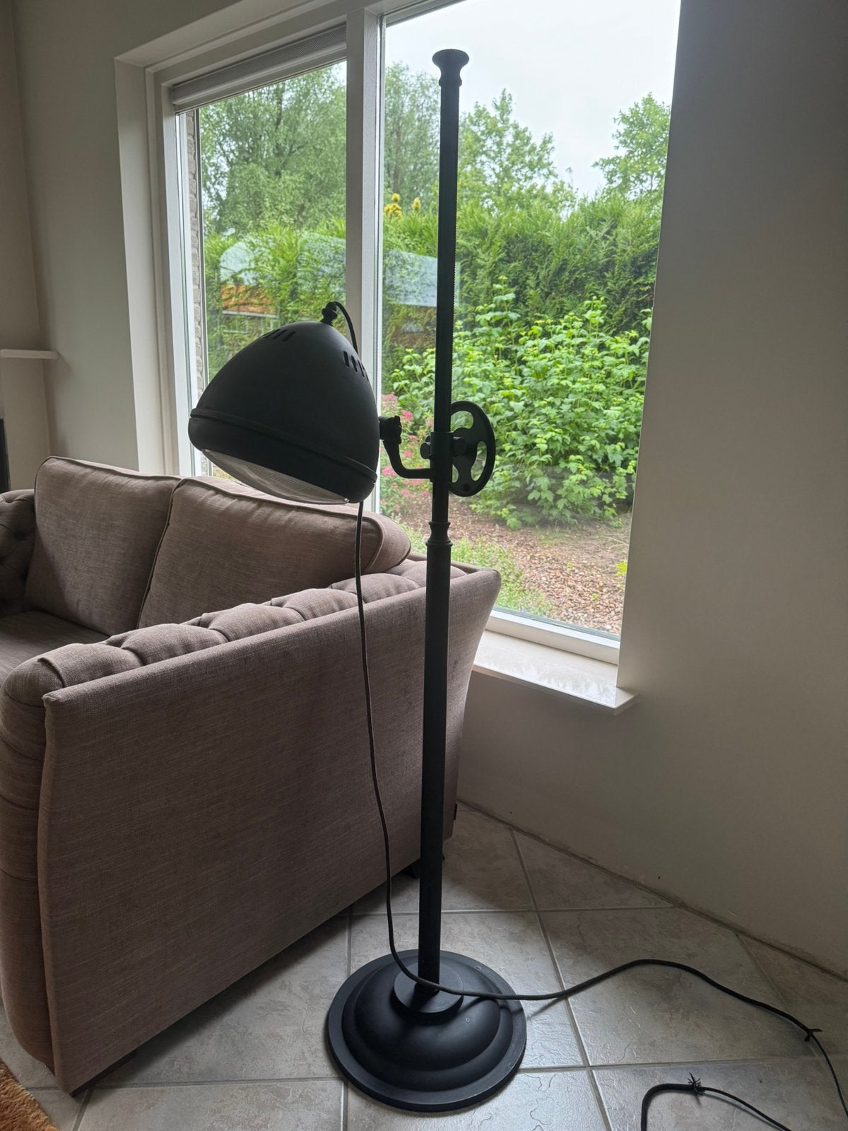 Zwarte stalen lamp te koop, Ophalen, Overige materialen, Zo goed als nieuw, 150 tot 200 cm