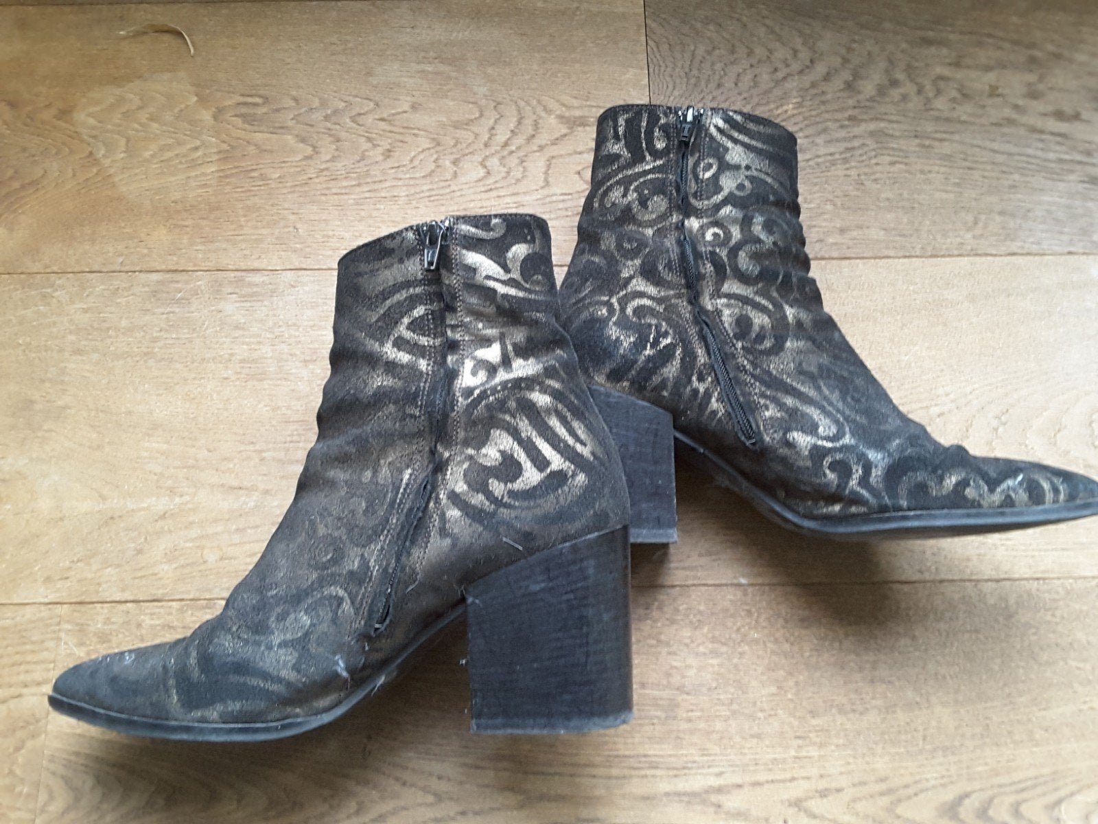 Via Vai Enkellaarzen - Zwart/Goud met print - Maat 41, Kleding | Dames, Schoenen, Via Vai, Zwart, Lage of Enkellaarzen, Ophalen of Verzenden