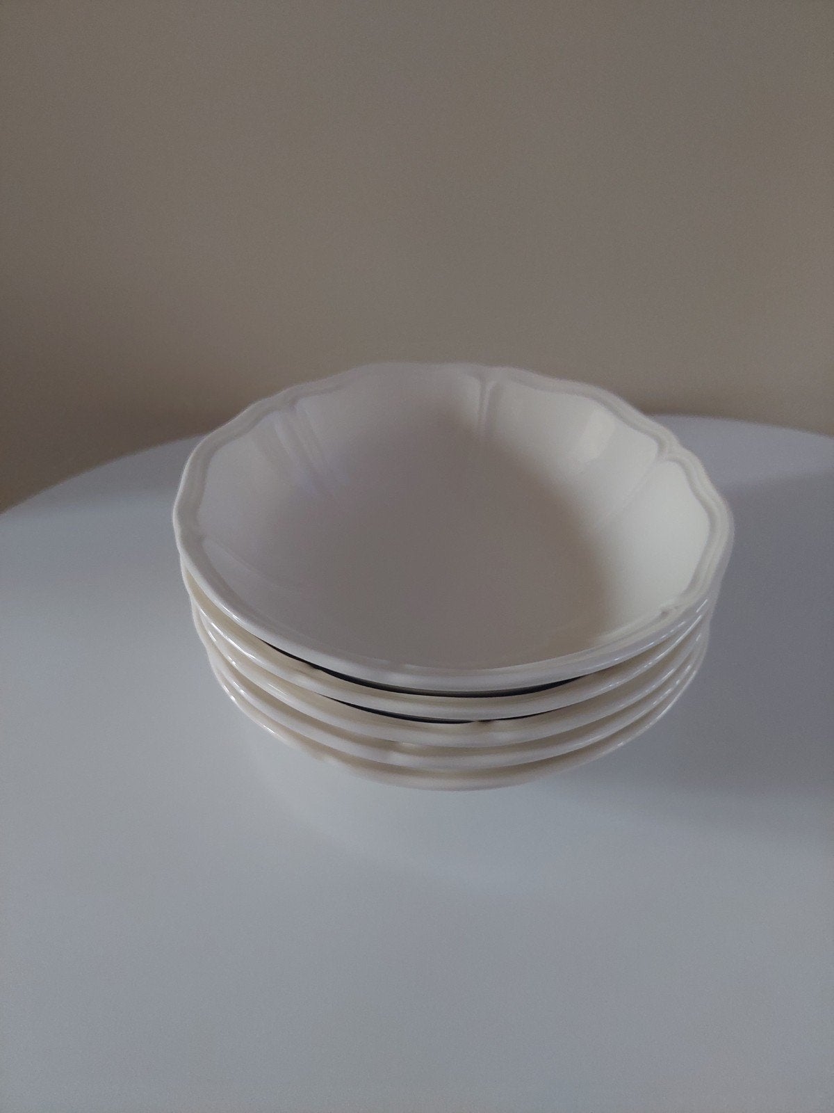 Wedgwood Queens Plain  5 schaaltjes, Ophalen of Verzenden, Zo goed als nieuw, Porselein, Bord of Schaal