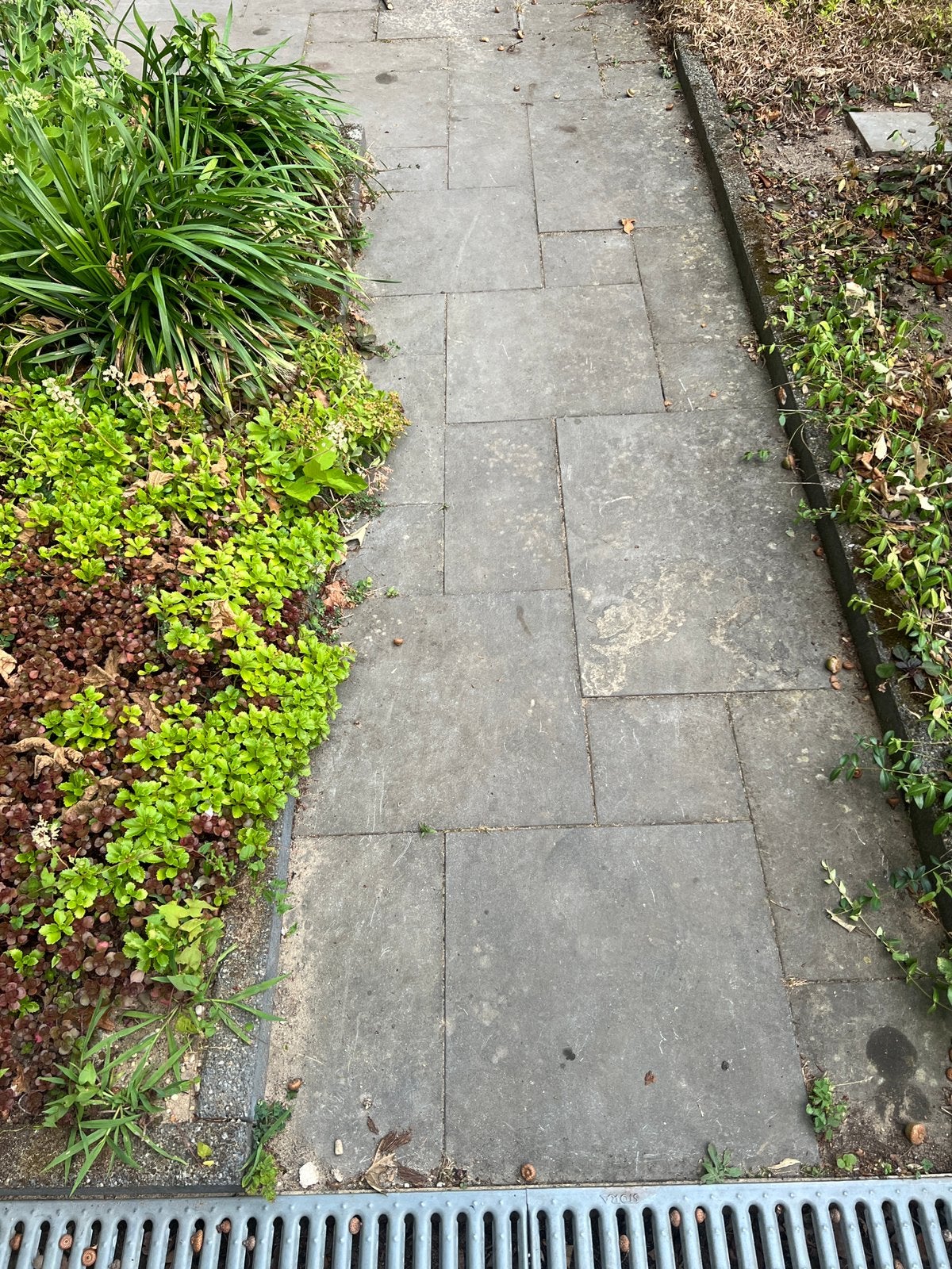 Gratis af te halen +/- 7 m2 en paar bandjes, Ophalen, Zo goed als nieuw, Beton, Klinkers