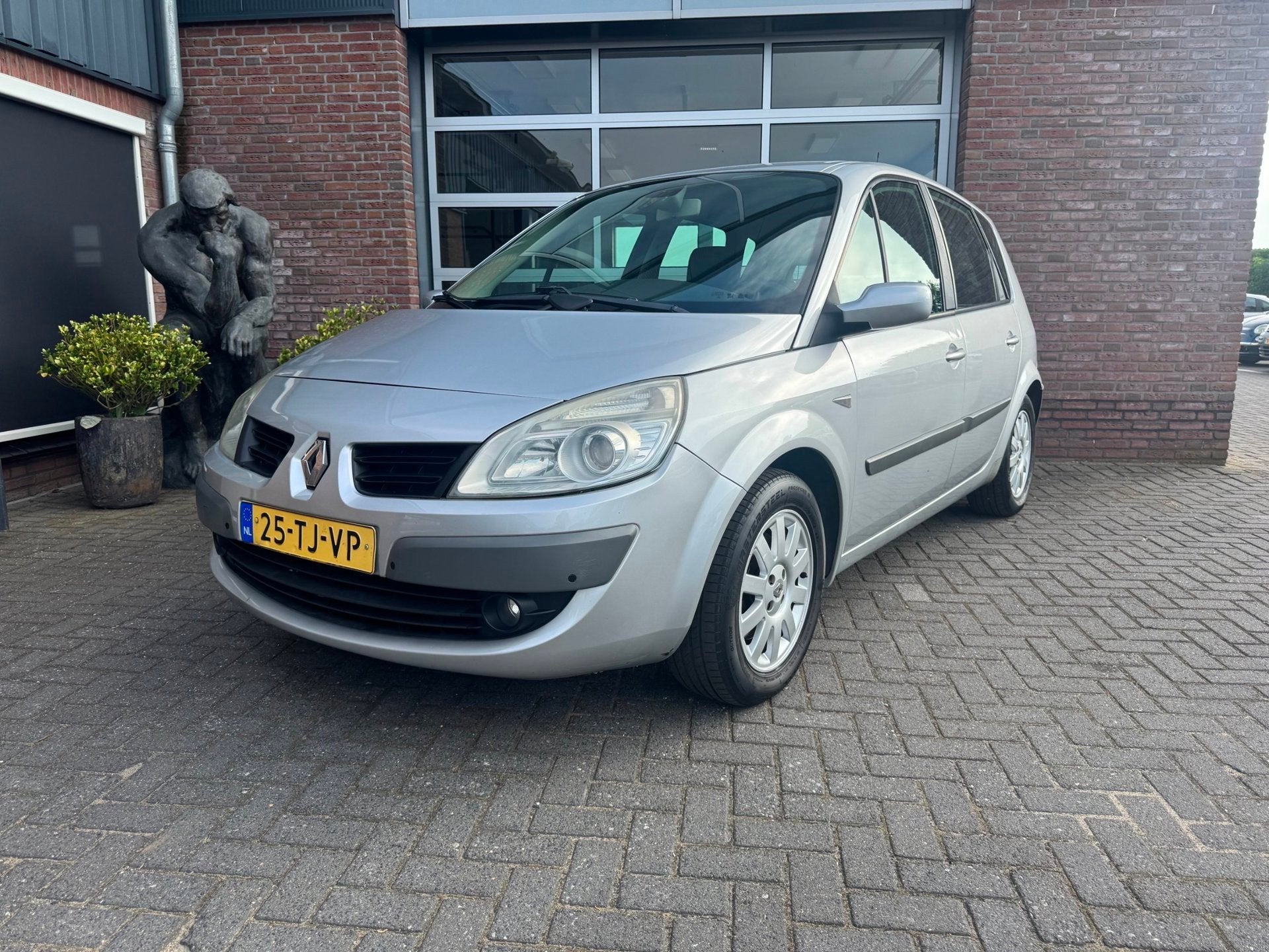 Renault Scénic 2.0-16V Expression Luxe | Automaat | Trekhaa, Auto's, Renault, 1998 cc, 135 pk, Origineel Nederlands, 650 kg