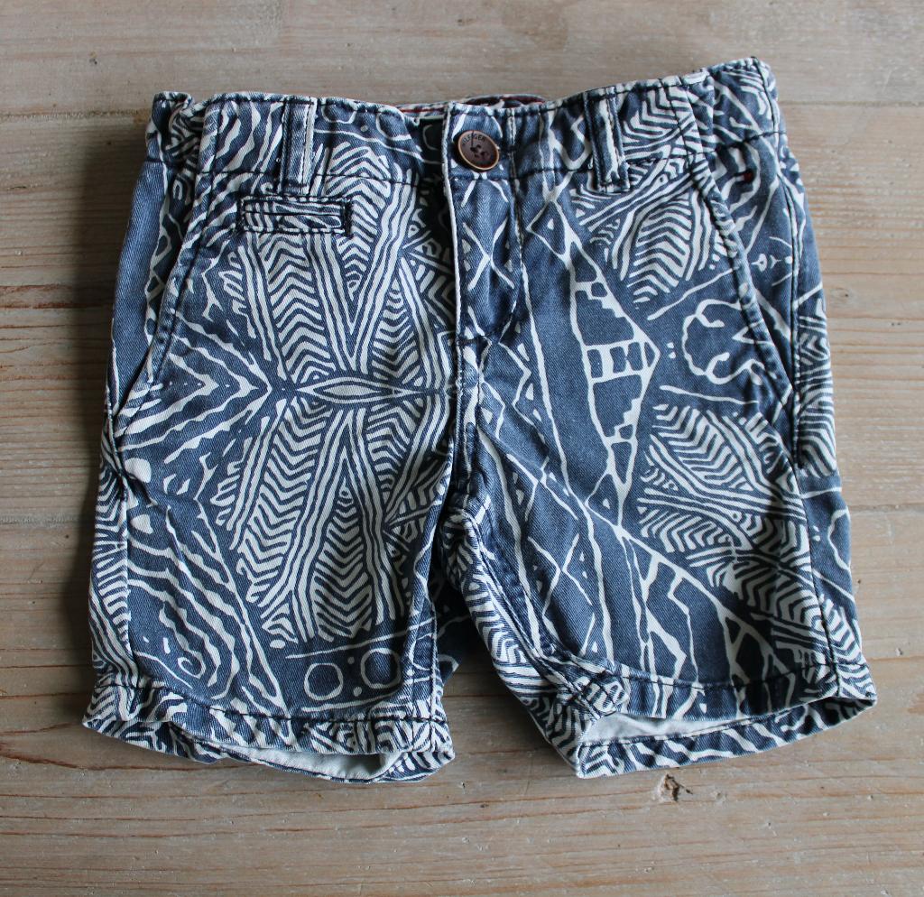Korte broek van Tommy Hilfiger 92, Kinderen en Baby's, Kinderkleding | Maat 92, Broek, Gebruikt, Ophalen of Verzenden, Tommy Hilfiger