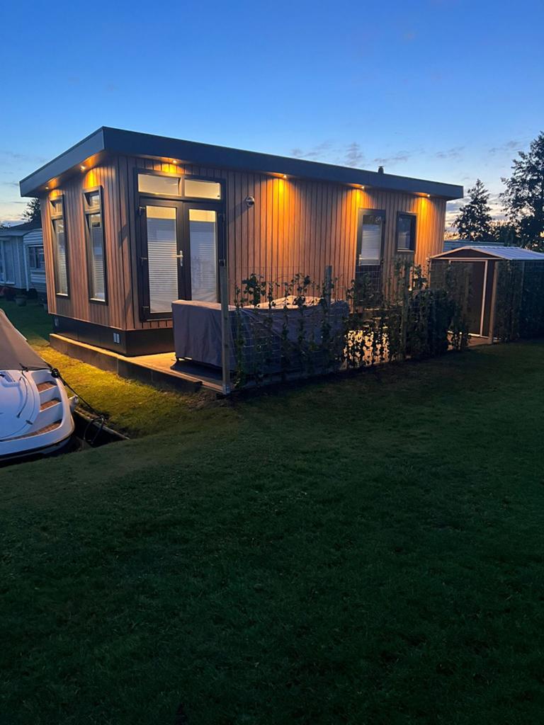 Instapklare chalet aan het water op Camping de Kettingbrug, Caravans en Kamperen, Stacaravans, Tot en met 6