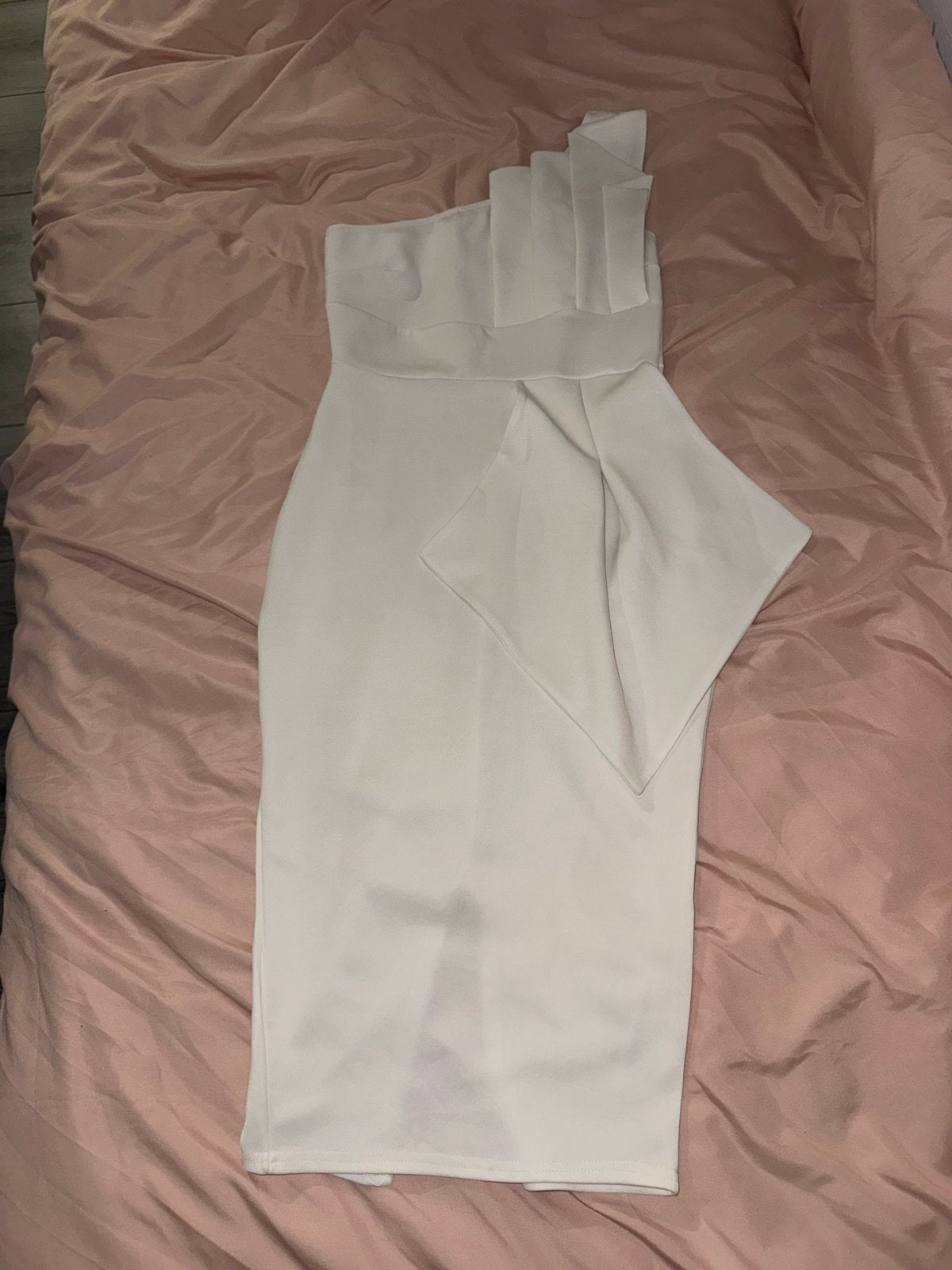 Boohoo Night Witte One-Shoulder Jurk Maat 38/40 (M), Maat 38/40 (M), Wit, Ophalen of Verzenden, Knielengte