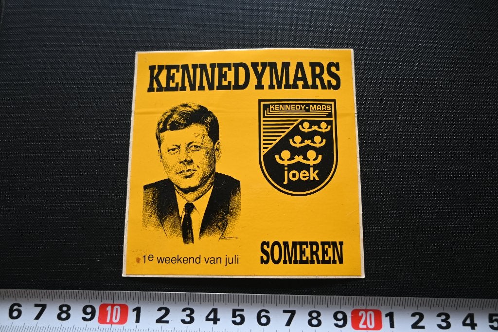 sticker someren kennedy mars joek strip jf kennedy, Ophalen, Zo goed als nieuw
