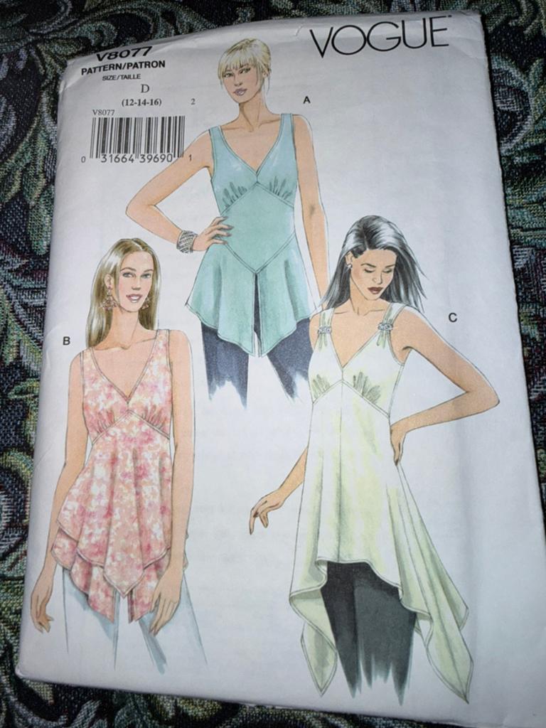 Vogue V8077 naaipatroon mouwloze damestops tunieken 12 14 16, Ophalen of Verzenden, Nieuw, Vrouw, Overige merken