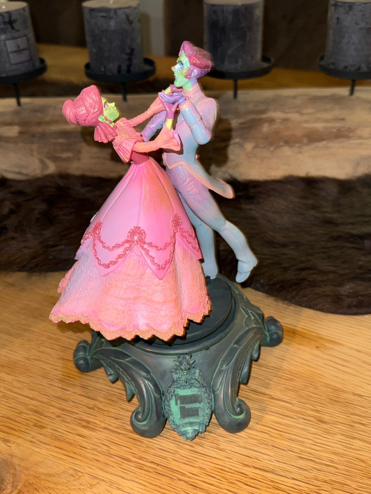 Disneyland Paris Kevin & Jody beeld Phantom Manor, Ophalen of Verzenden, Overige figuren, Zo goed als nieuw, Beeldje of Figuurtje