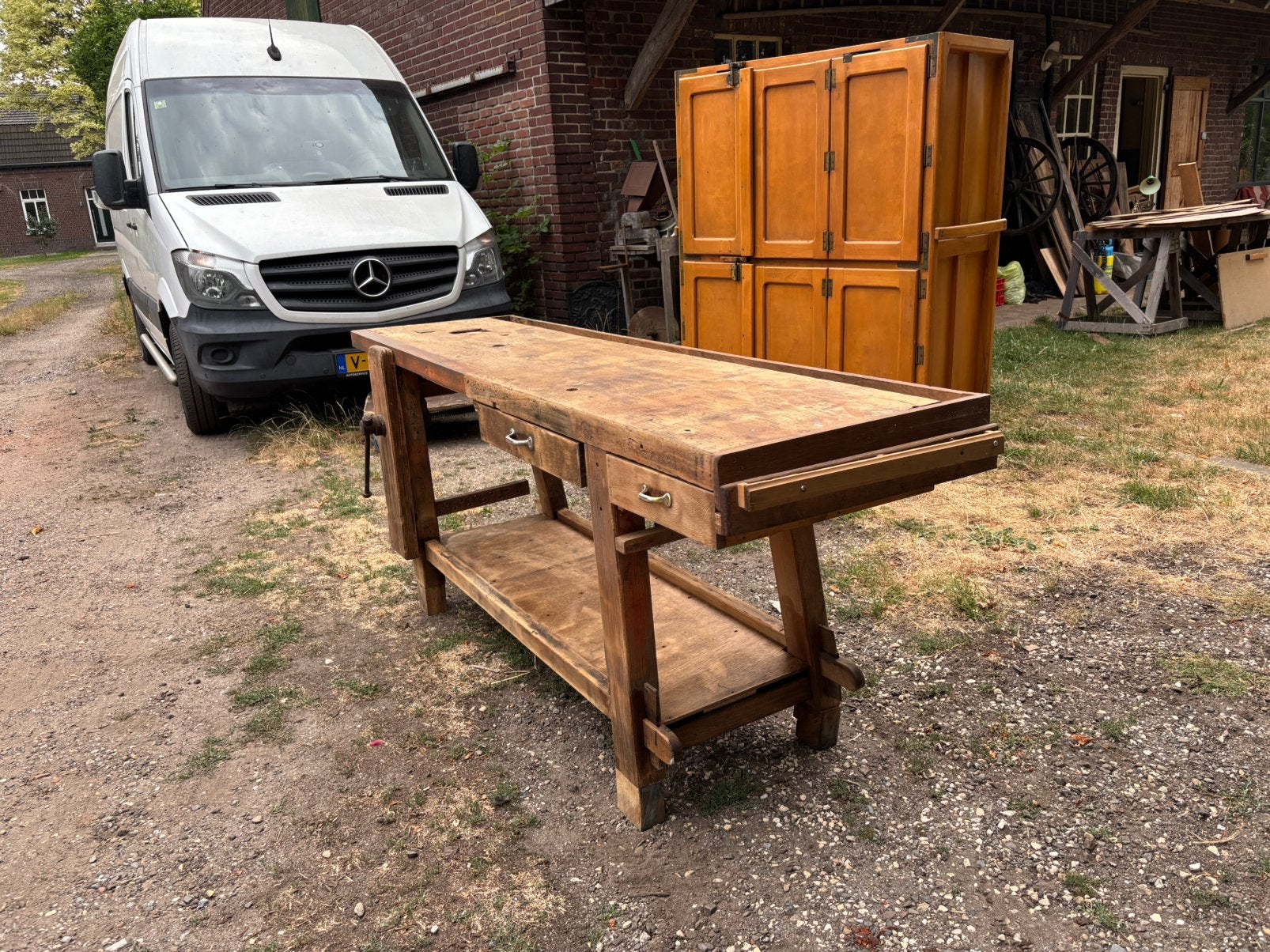 Timmermanswerkbank of badkamer meubel koffiebar of sidetable