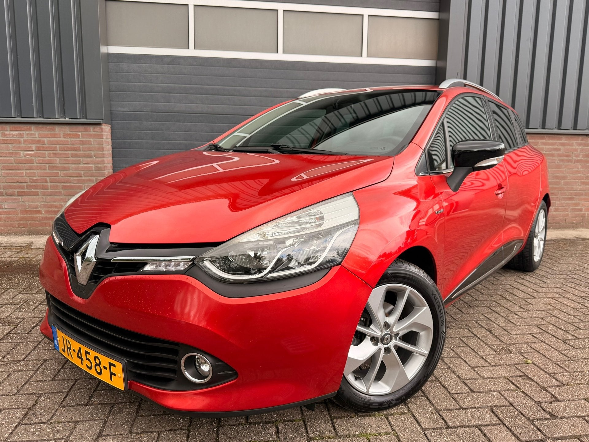 Renault Clio Estate 0.9 TCe 90PK Limited Navigatie / Cruisec, Voorwielaandrijving, 898 cc, Stof, Gebruikt