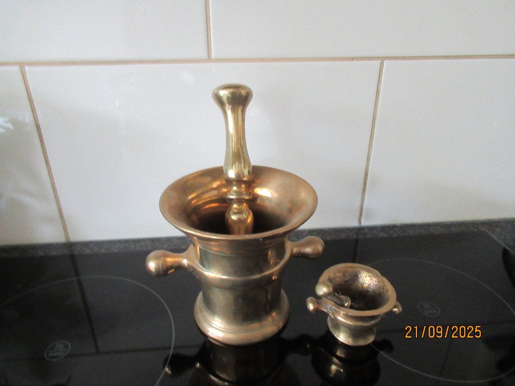 2 ANTIEKE KOPEREN VIJZELS MET STAMPER-GROOT EN KLEIN, Ophalen of Verzenden, Koper