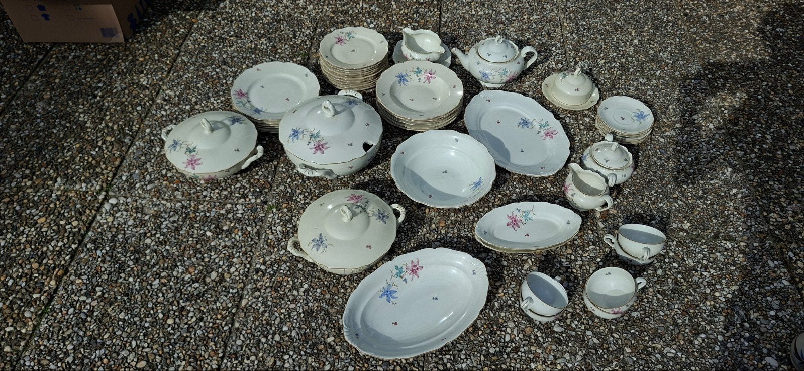 Vintage Tsjechisch Servies - Bloemmotief, Antiek en Kunst, Ophalen