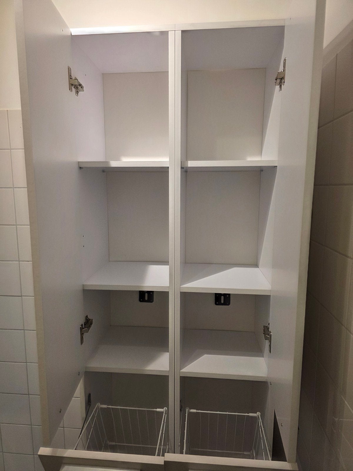 2x Badkamerkast met ingebouwde wasmand, Huis en Inrichting, Ophalen, (Half)hoge kast, Minder dan 50 cm, Gebruikt