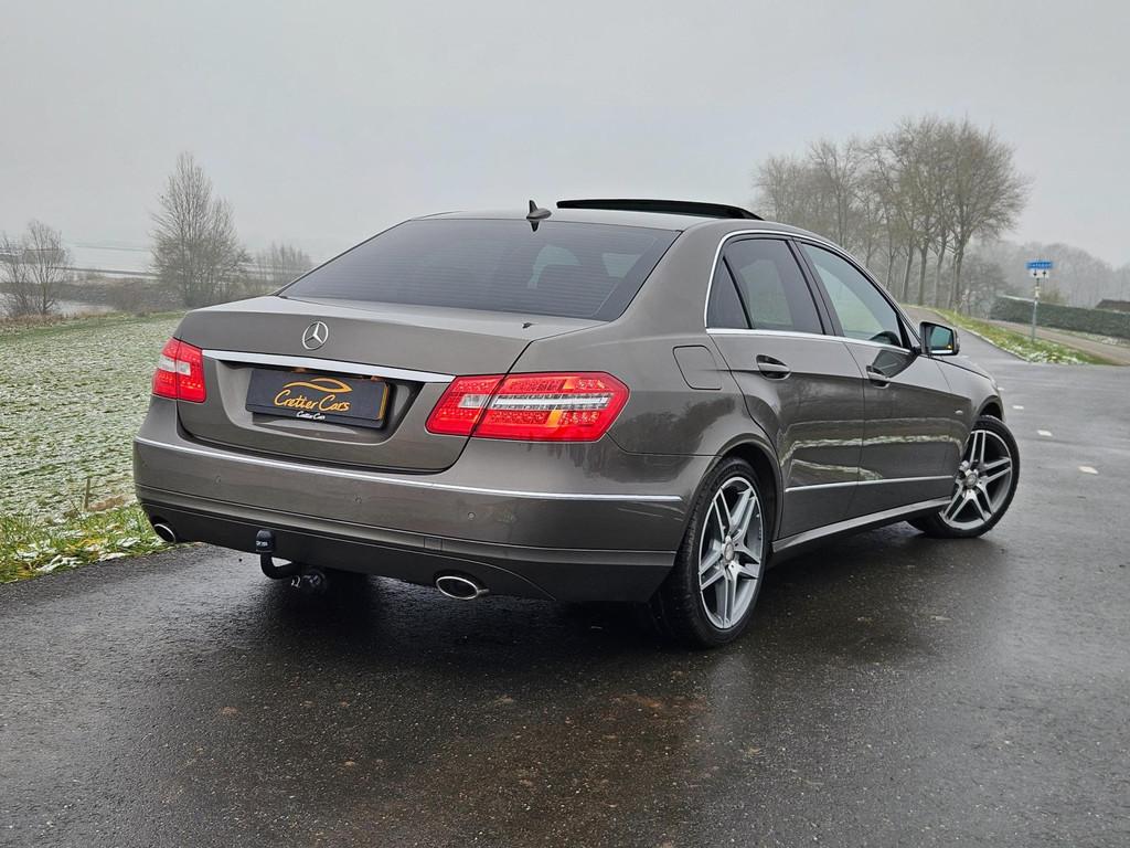 Mercedes-Benz E-klasse 300 CDI Avantgarde | Dealer Onderhoud, Auto's, Mercedes-Benz, Automaat, Euro 5, Gebruikt, 197 €/maand