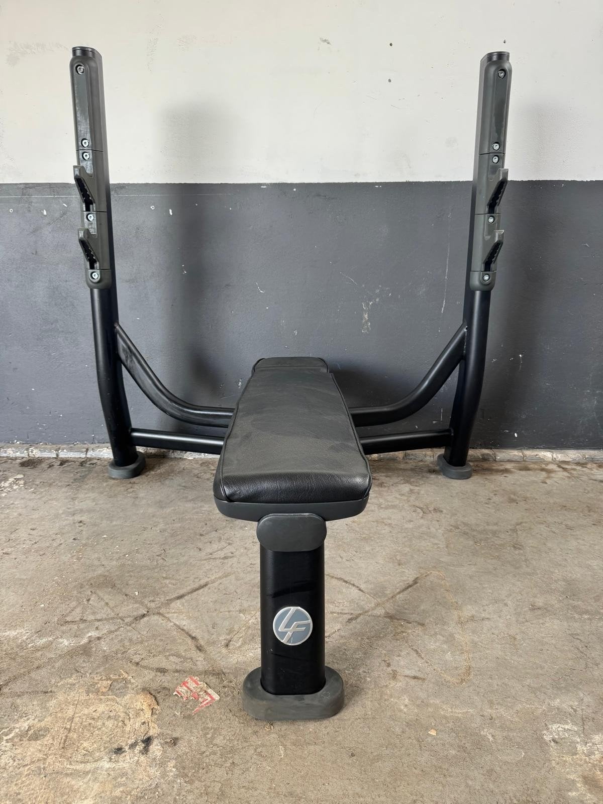 Life Fitness Signature Bench Press Zwart, Life Fitness, Gebruikt, Ophalen of Verzenden, Life Fitness, 10601 W Belmont Ave, Franklin Park, IL 60131, USA