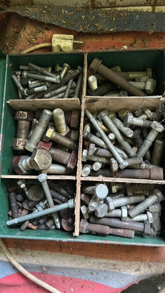 Schroeven, Ophalen, Zo goed als nieuw, Overige metalen