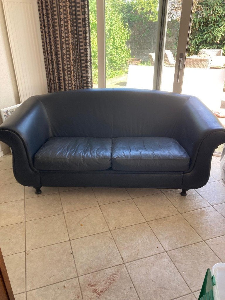 Zwarte leren 2-zits bank – nette staat, Huis en Inrichting, Ophalen, Gebruikt, 150 tot 200 cm, Tweepersoons