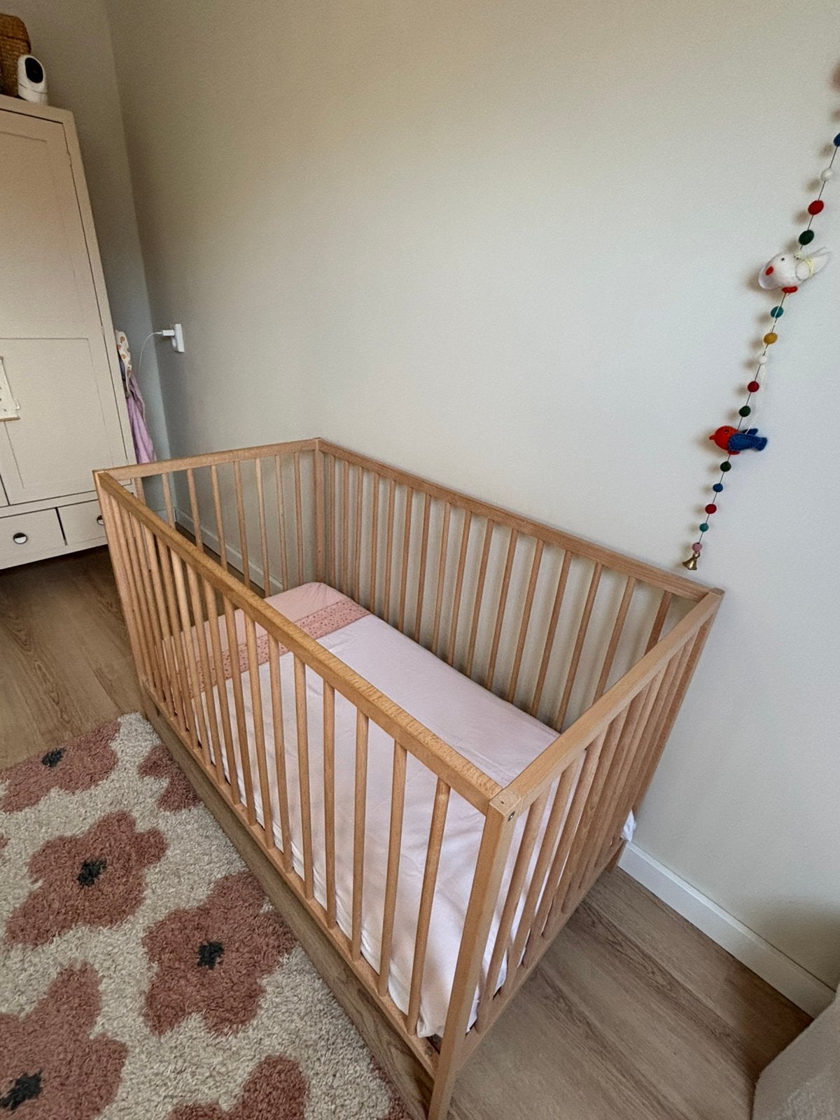 Baby bed / ledikant beuken in zeer goede staat, Kinderen en Baby's, Ophalen, Zo goed als nieuw, Ledikant