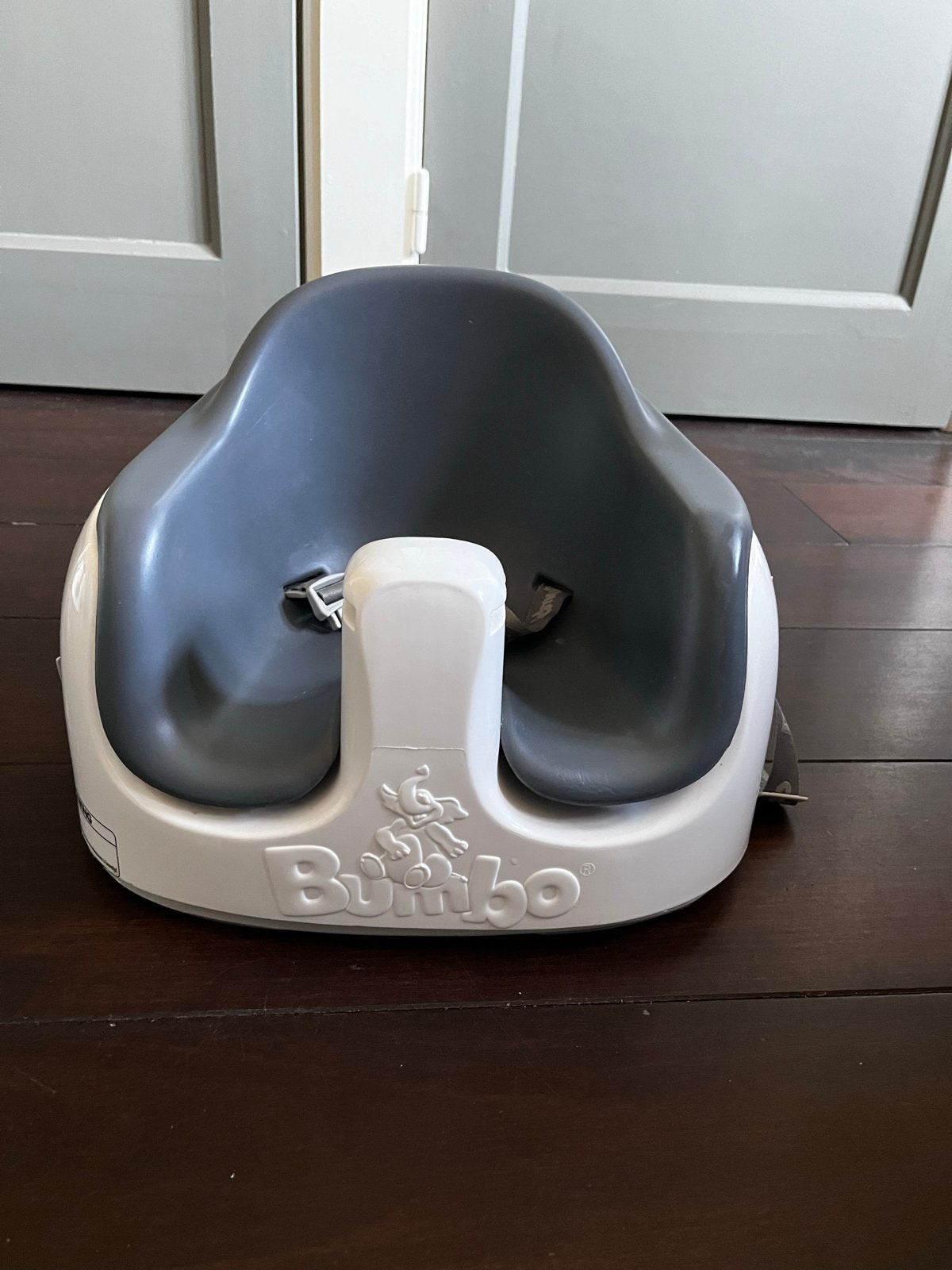 Bumbo Multi Seat Licht Grijs - Kinderstoel - Stoelverhoger, Ophalen, Zo goed als nieuw, Overige typen, Afneembaar eetblad