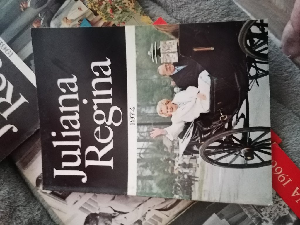 Boeken van familie oranjehuis, 20e eeuw of later, Ophalen of Verzenden, Zo goed als nieuw, Zie beschrijving